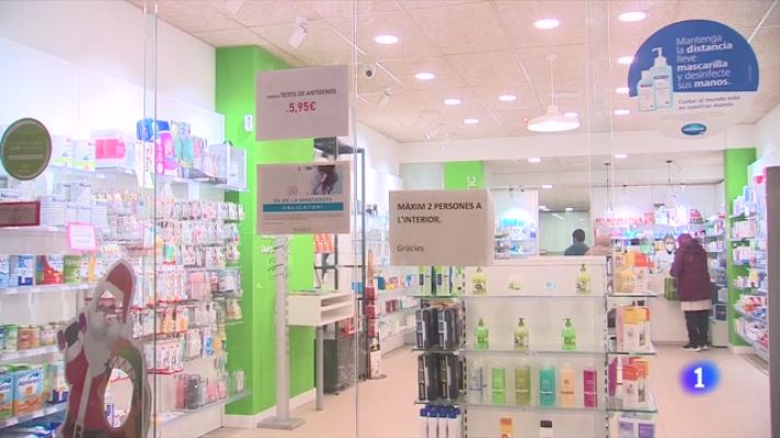 L'Informatiu - Tests d'antígens gratuïts a les farmàcies pels alumnes positius en covid