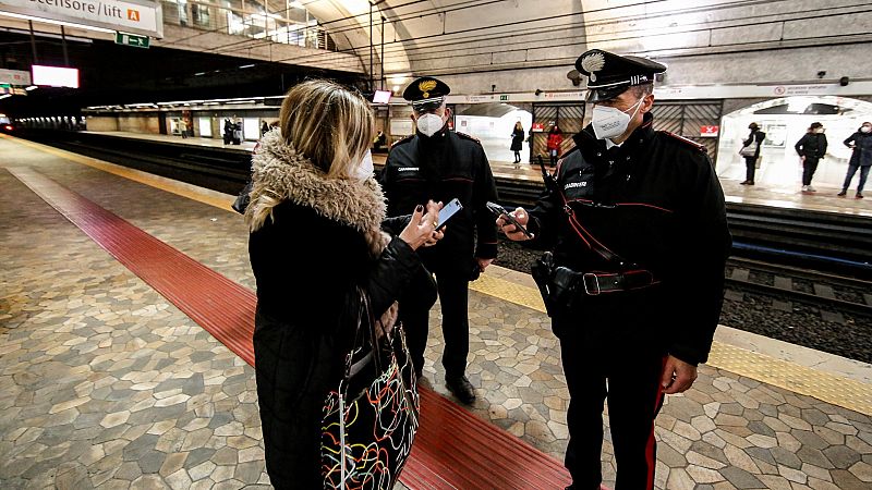 Italia aplica nuevas restricciones a los no vacunados: no podrán usar transporte público ni entrar en restaurantes