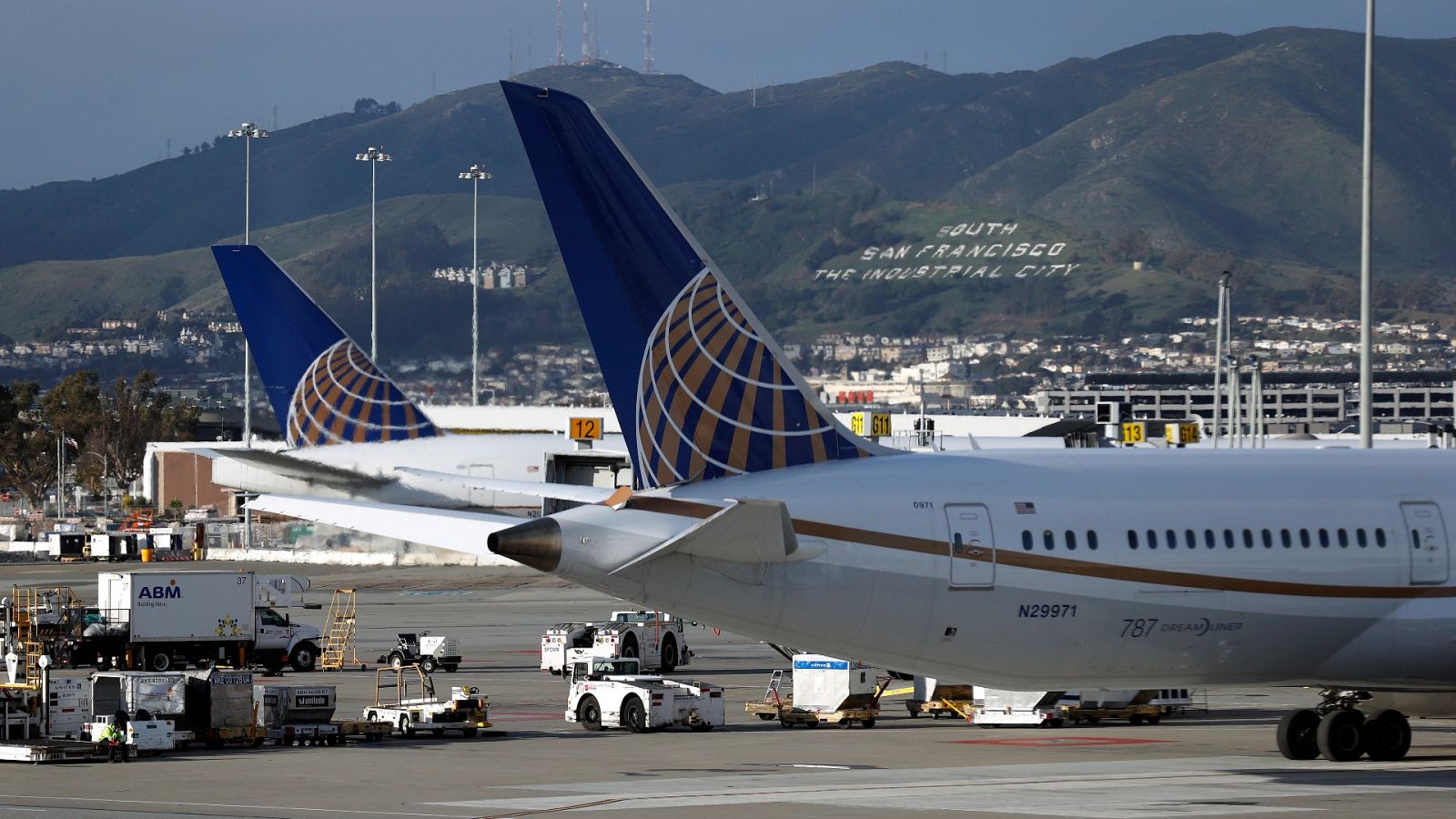 La aerolíneas harán vuelos fantasma para no perder sus rutas aéreas