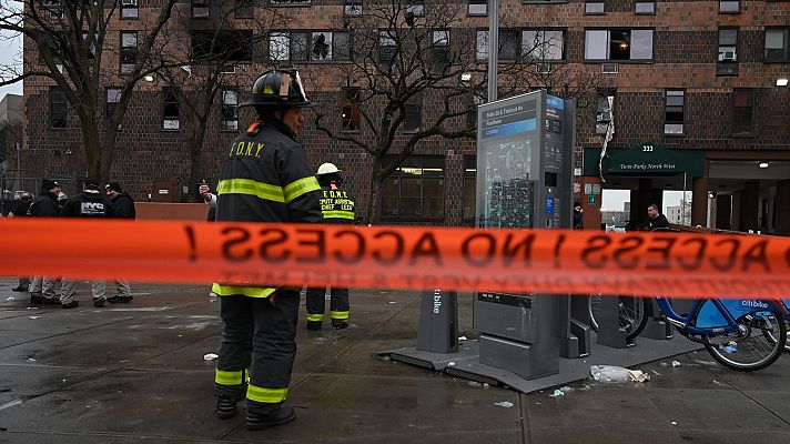 Telediario 1 - Una estufa eléctrica, posible causa del incendio de Nueva York en el que han muerto 17 personas