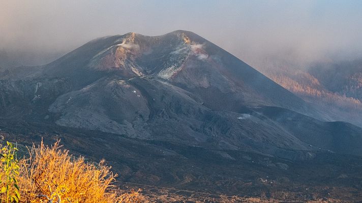 Instalan cámaras en la zona de exclusión del volcán de La Palma para evitar intrusos