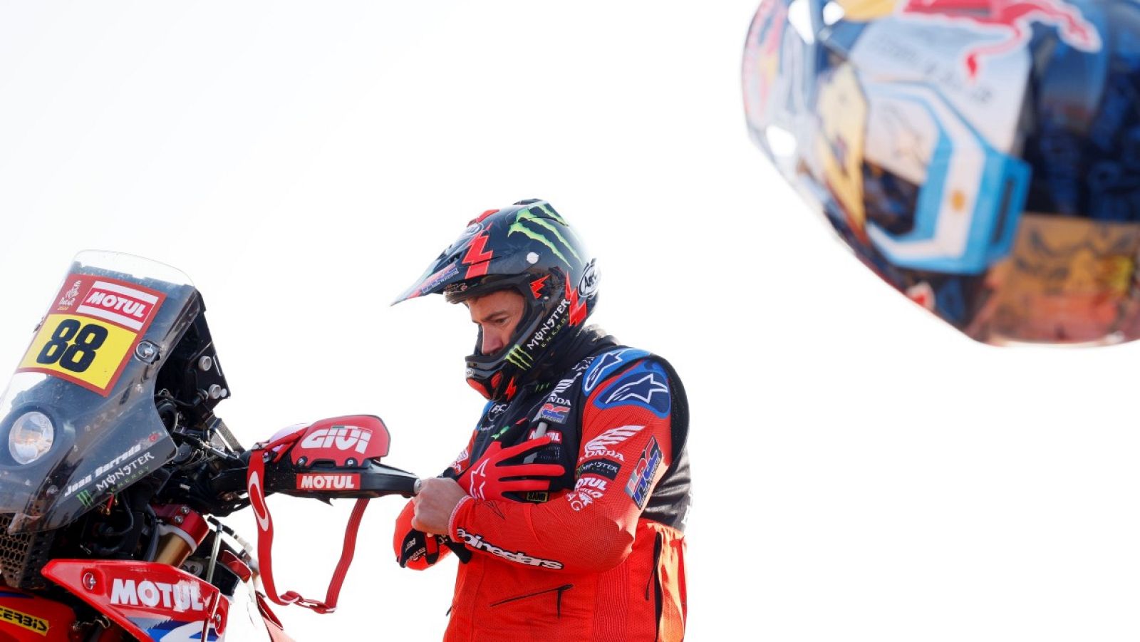 Joan Barreda mantiene sus opciones por el triunfo final en el Dakar 2022