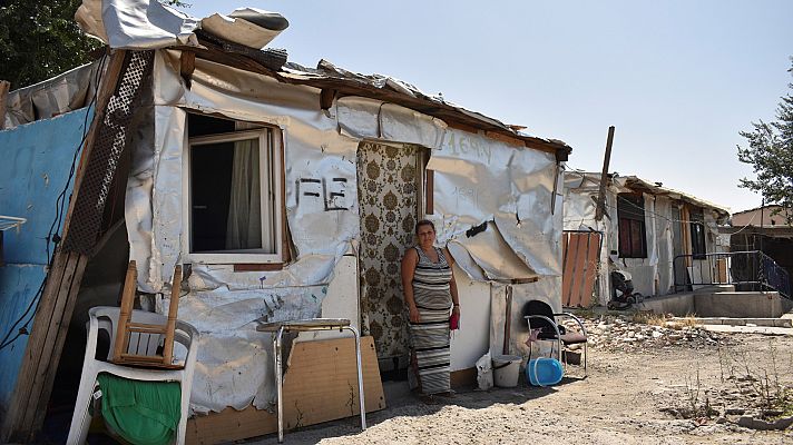 Telediario 2 - La muerte de una pareja en una chabola de Montcada señala la situación de centenares de personas