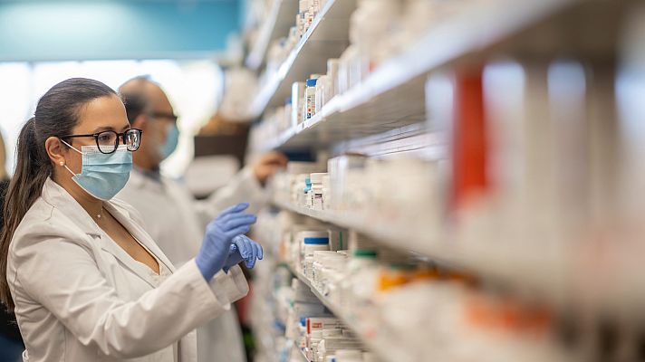 Aquí hay trabajo - La farmacia más grande de España