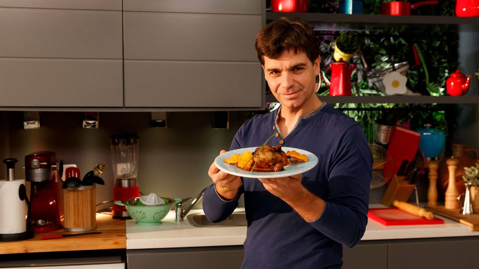 Sergio cocina - Receta de pollo asado con castañas - Ver ahora