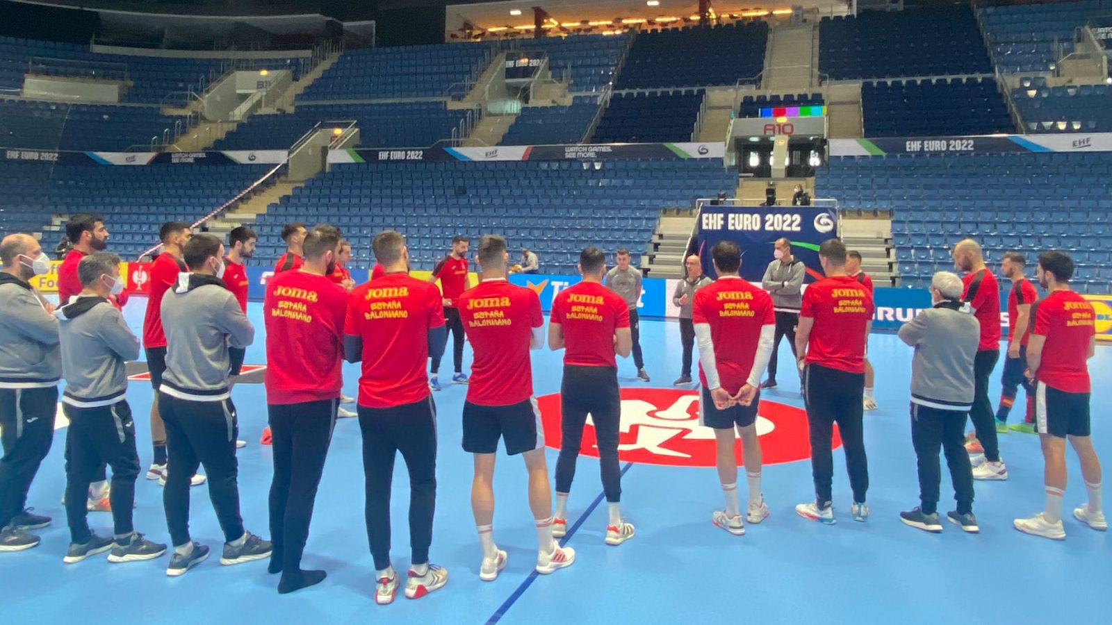 Los Hispanos preparan en Bratislava su debut en el Europeo