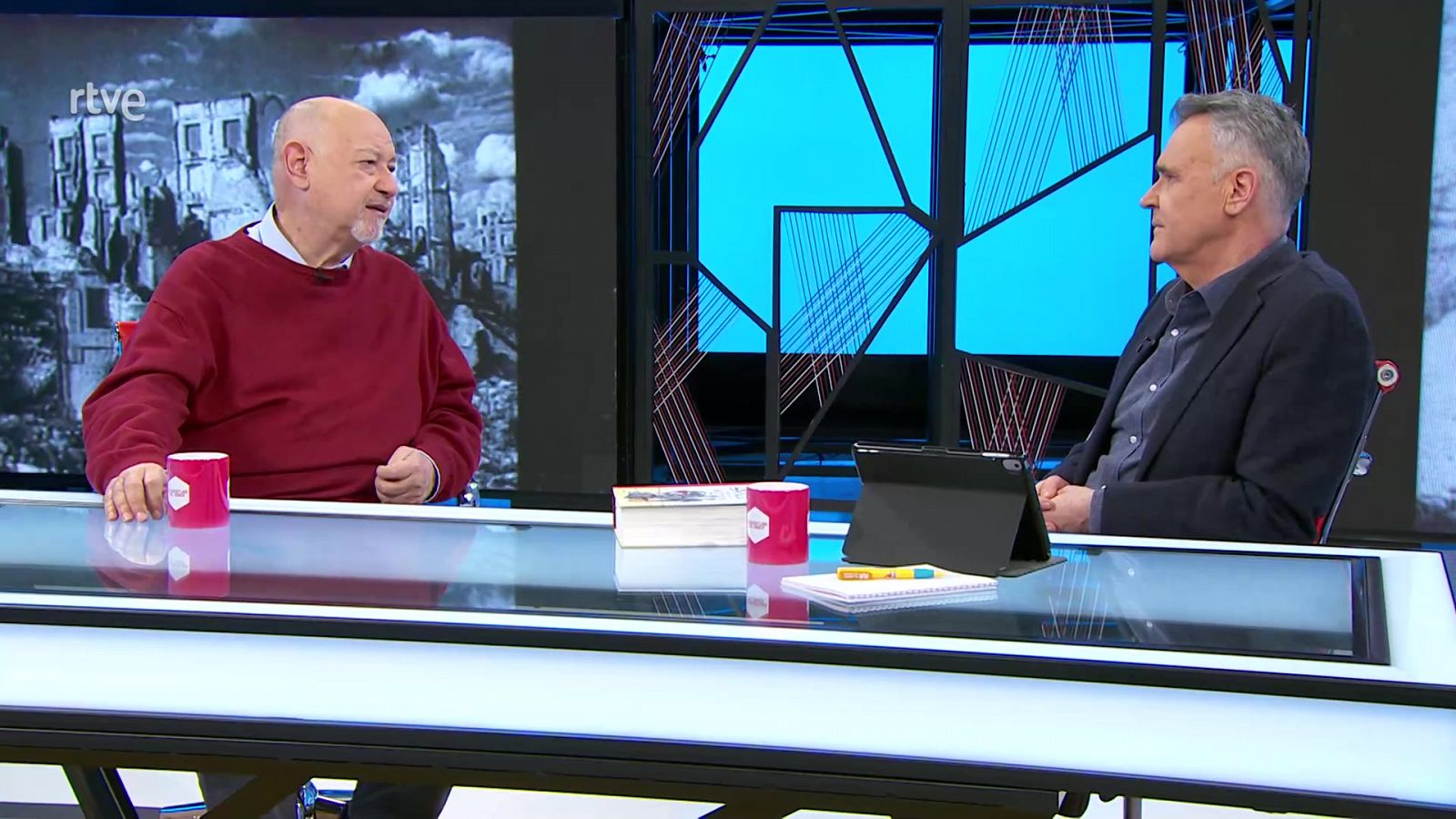 La aventura del saber - 'Enciclopedia Nazi contada para escépticos', con Juan Eslava Galán - ver ahora