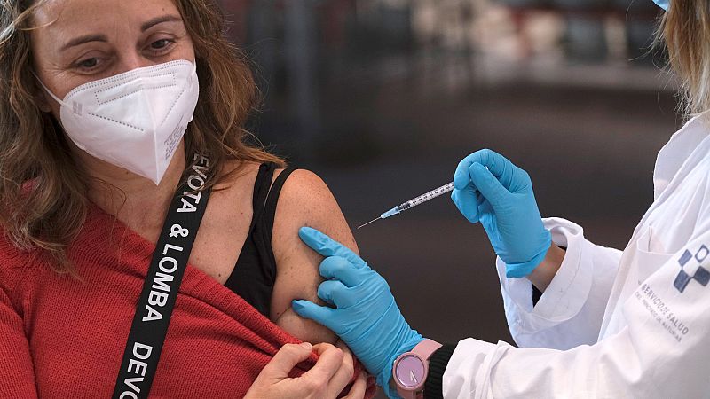 Sanidad amplía a los menores de 40 años la tercera dosis la vacuna contra la COVID