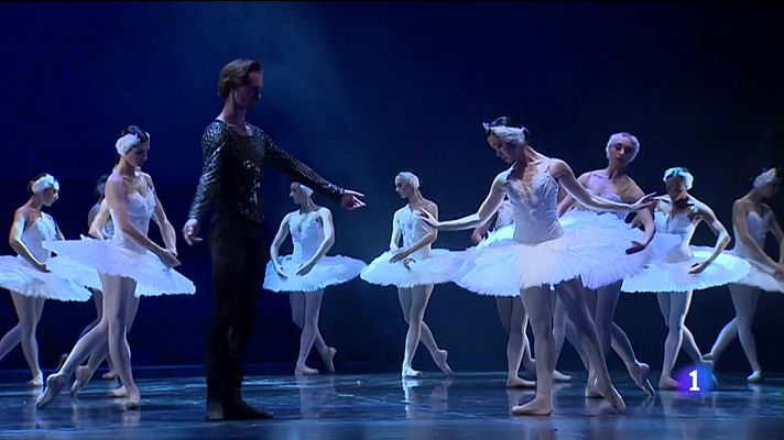 Noticias Andalucía - Se estrena "El lago de los cisnes" en Sevilla