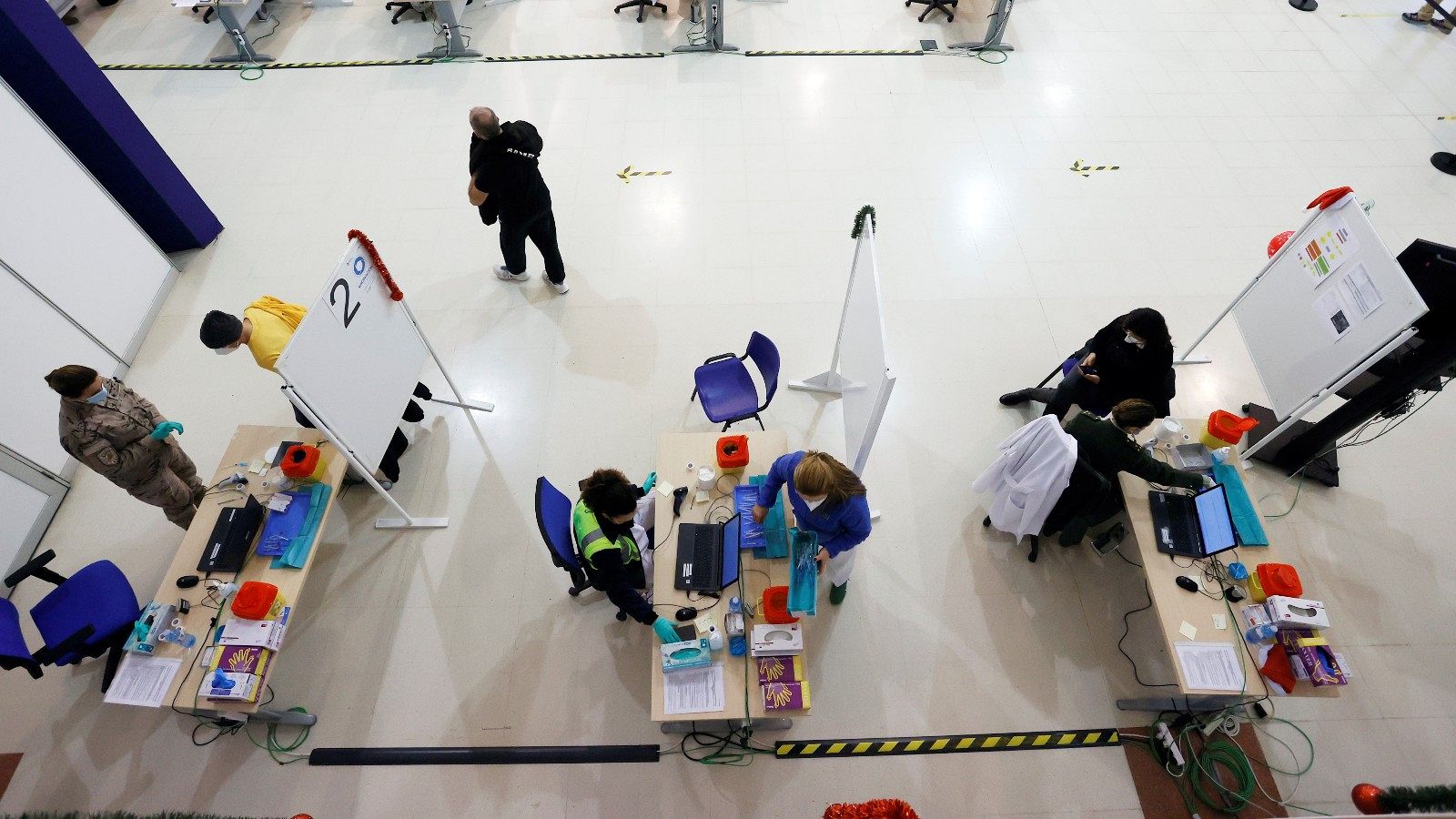 Los expertos no ven necesaria una cuarta dosis de la vacuna para toda la población