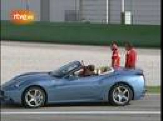  - Alonso, de paseo en un Ferrari