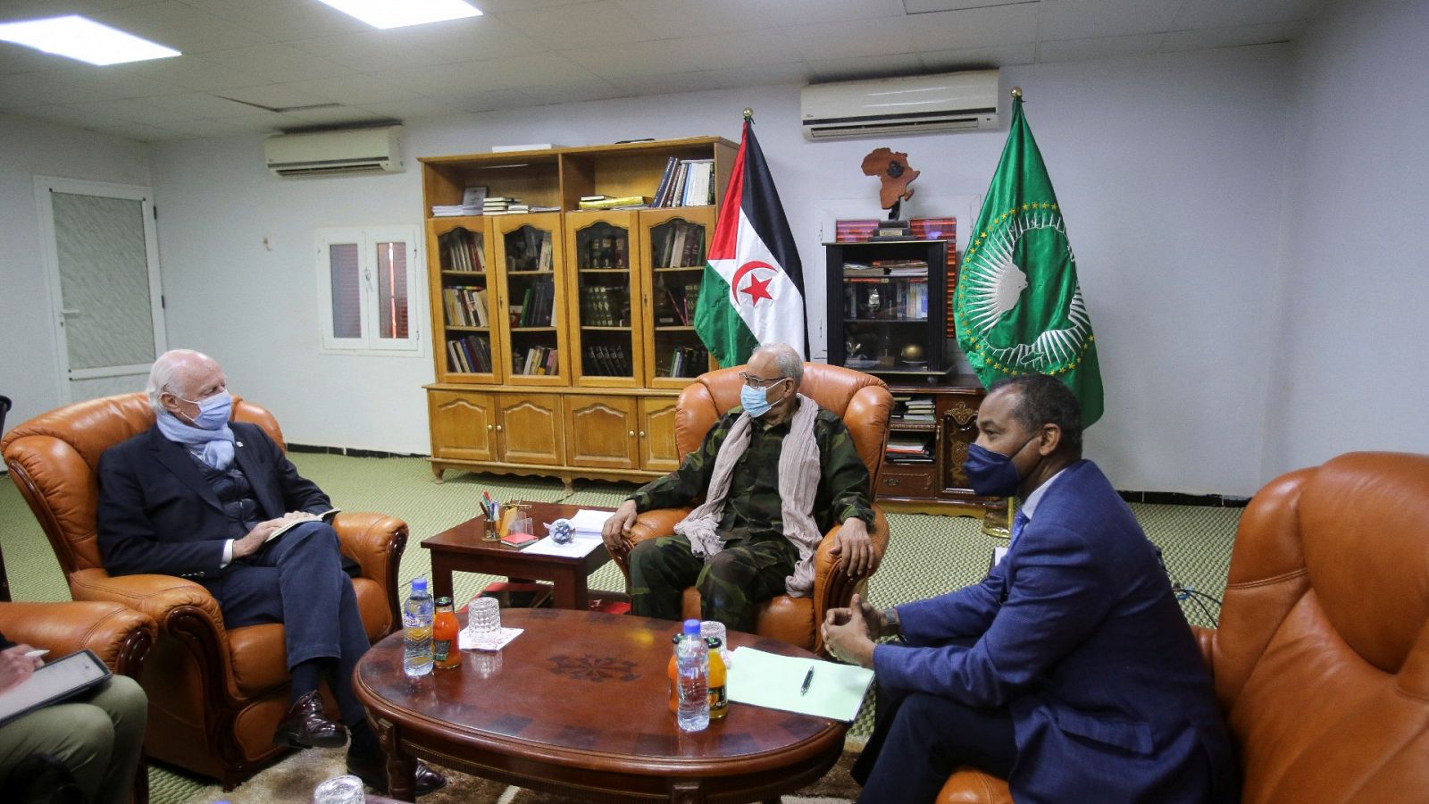 Mistura se reúne en Tinduf con el líder del Frente Polisario