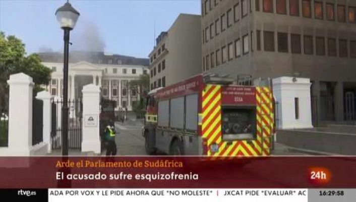 Arde el parlamento de Sudáfrica