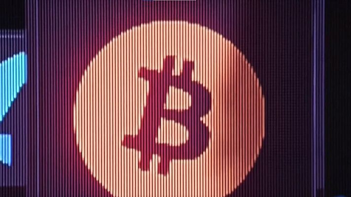 Telediario 1 - Invertir no es un juego: los expertos advierten del peligro de mezclar redes sociales y criptomonedas