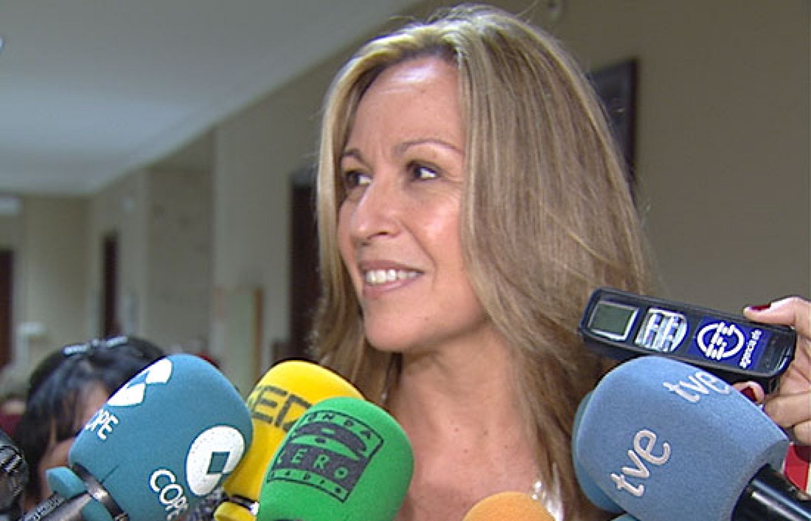 Así lo ha reconocido Trinidad Jiménez, ministra de Sanidad, que ha dicho que hay afluencia en los centros de salud pero sin aglomeraciones.