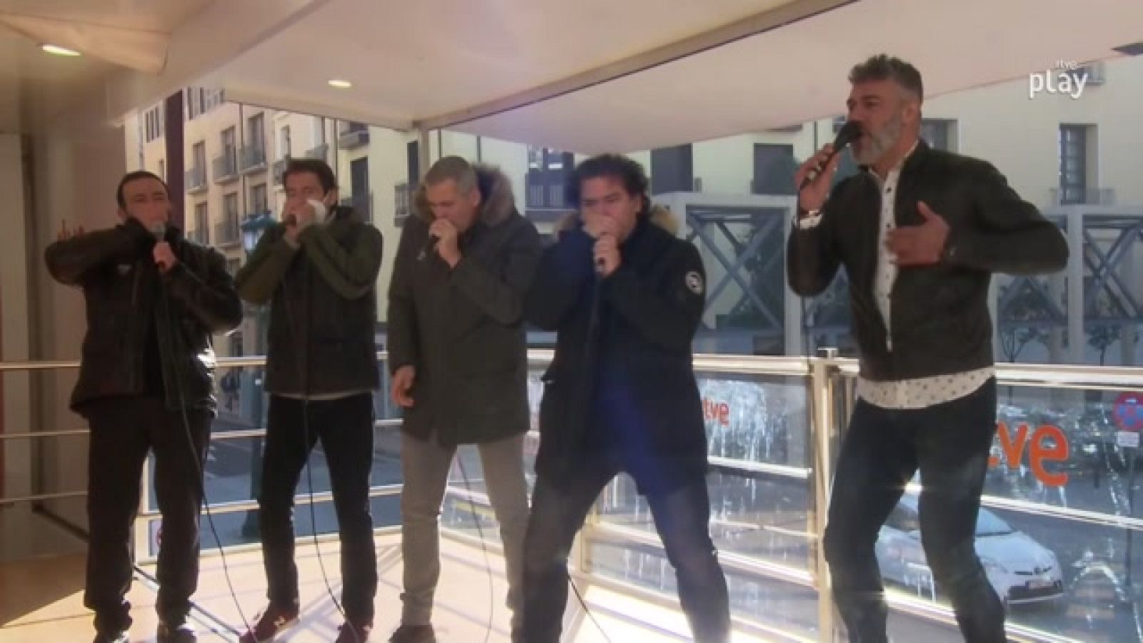 El grupo  zaragozano B Vocal - La gran consulta | Ver