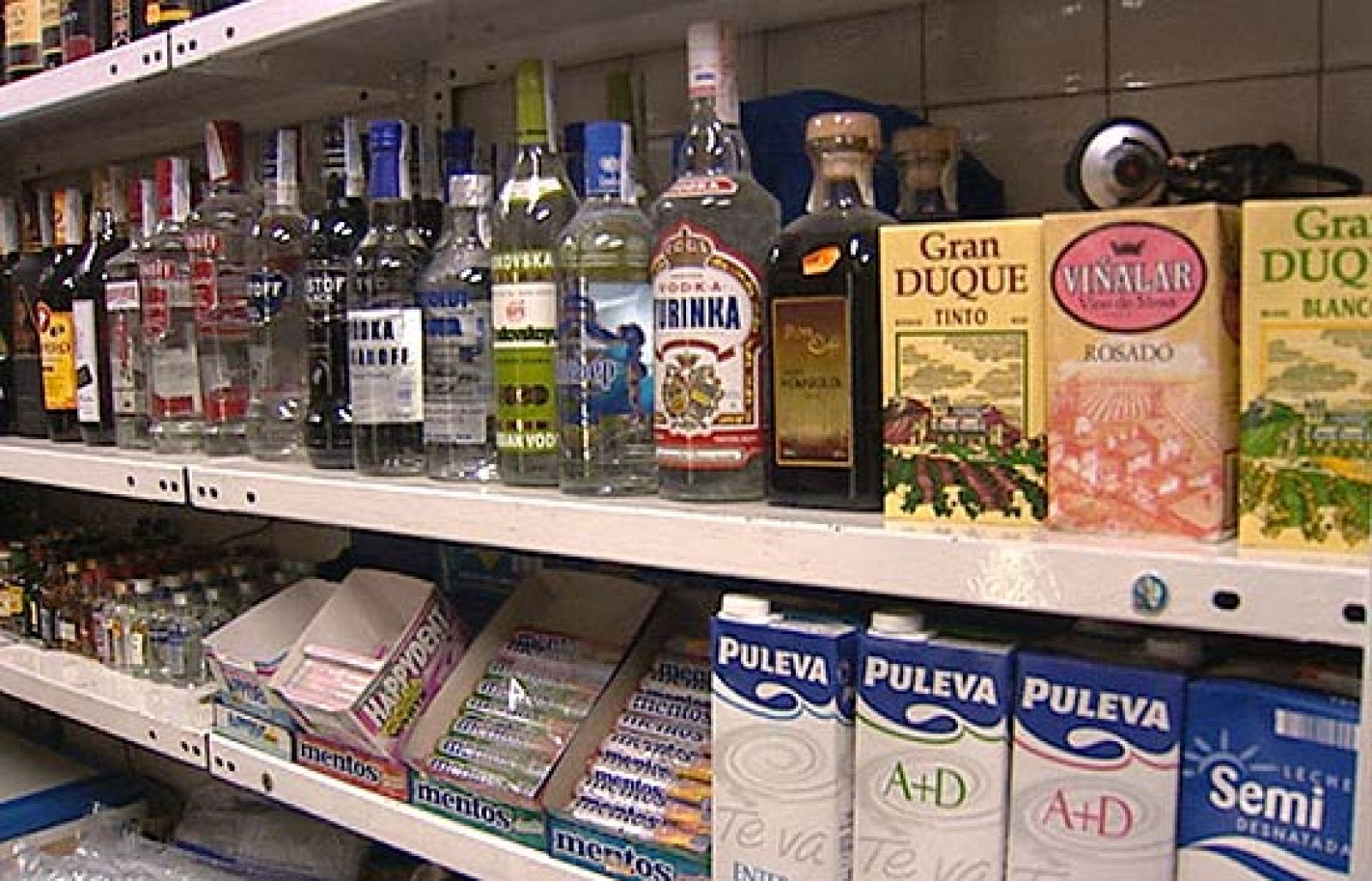 Reporteros del telediario - Vender alcohol a menores está prohibido pero hay quien se salta la prohibición y lo vende