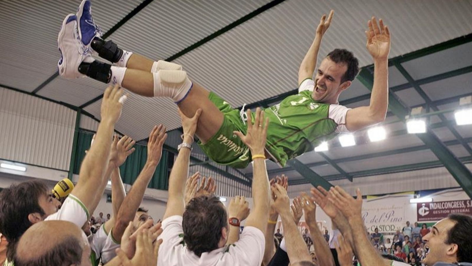 Investigan a Cosme Prenafeta por presuntos abusos - La hora de La 1 | Ver