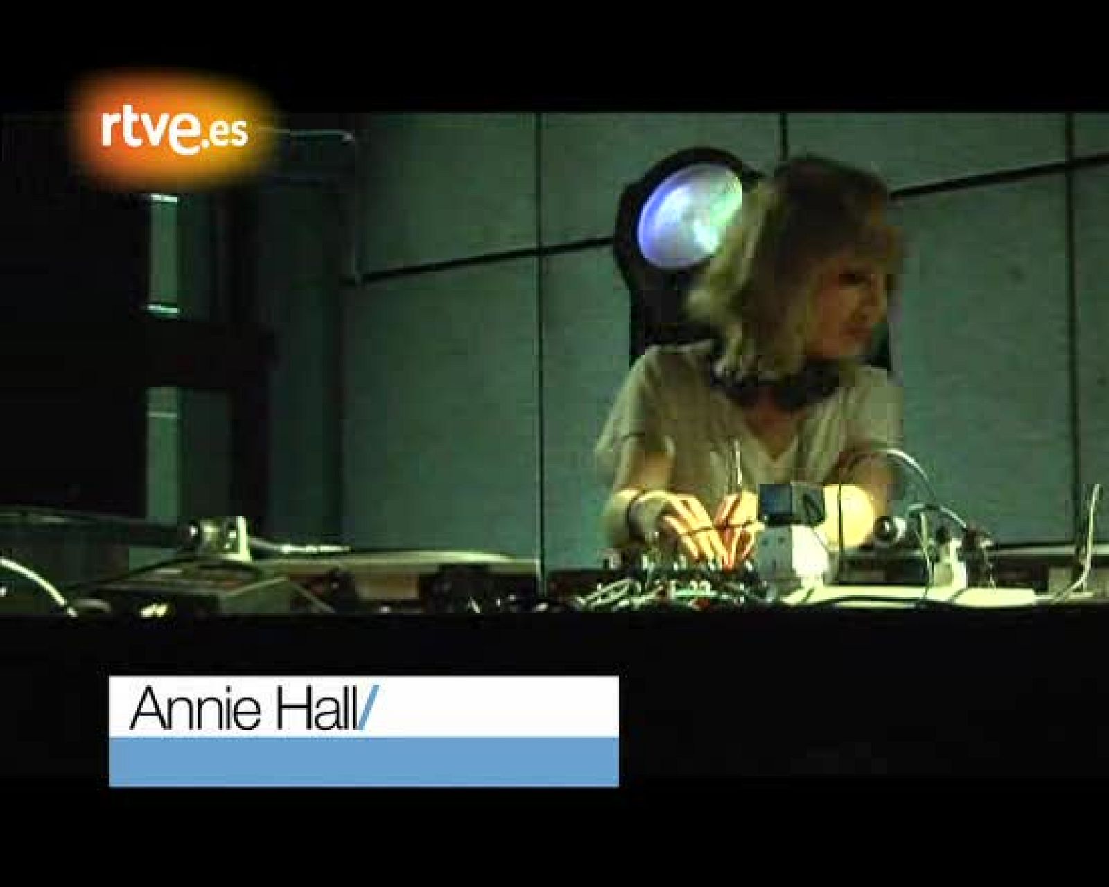Actuación de Annie Hall en HyperSounds | Ver