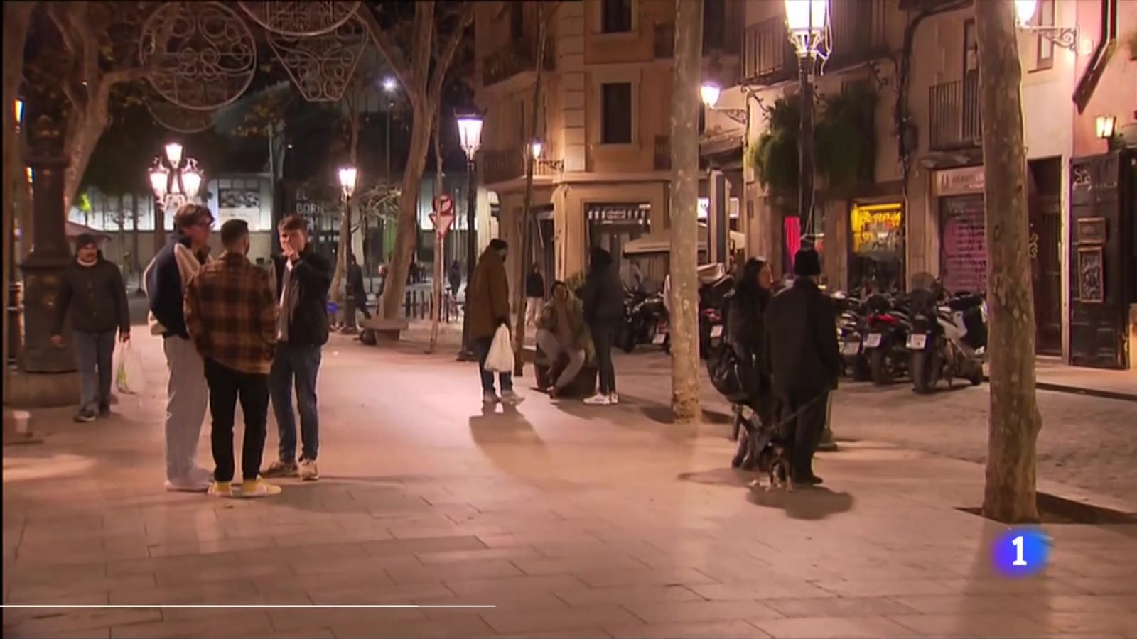 Tranquil·litat als carrers en la primera nit sense toc de queda