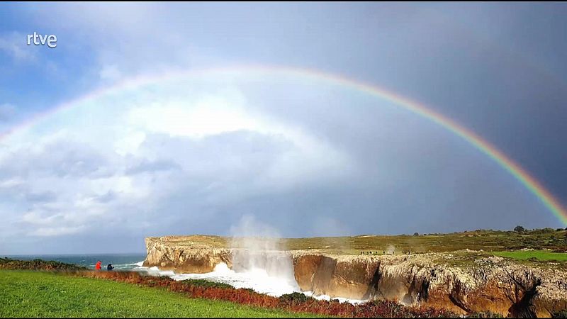 Intervalos de viento fuerte en el litoral gallego, Ampurdán, valle del Ebro y Estrecho. Calima en Canarias - ver ahora