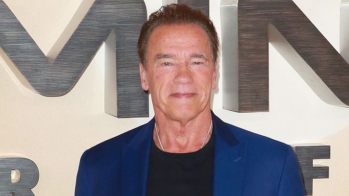 Arnold Schwarzenegger sale ileso de un accidente de tráfico