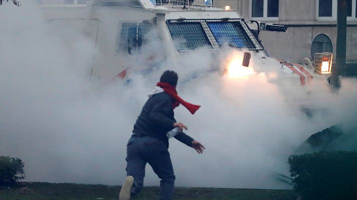 Bruselas: disturbios en una protesta por  las restricciones