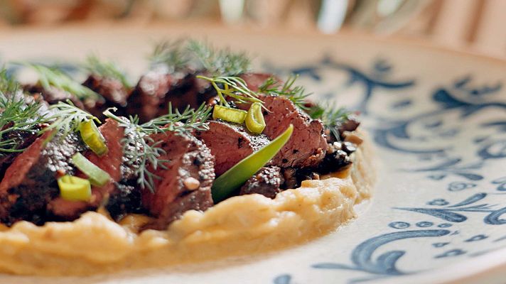 Las Rutas de... - Ciervo con crema de cebolletas