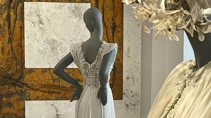 Arte, moda y emociones en la exposición de Isabel Zapardiez