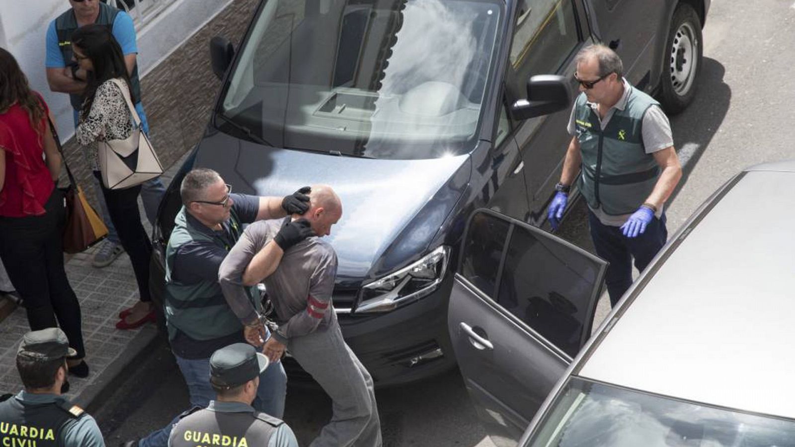 La Fiscalía pide prisión permanente revisable para el acusado de matar a su familia en una cueva de Adeje