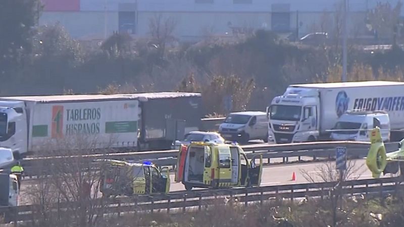 Mueren tres personas en un choque múltiple en la AP-7 de Barcelona