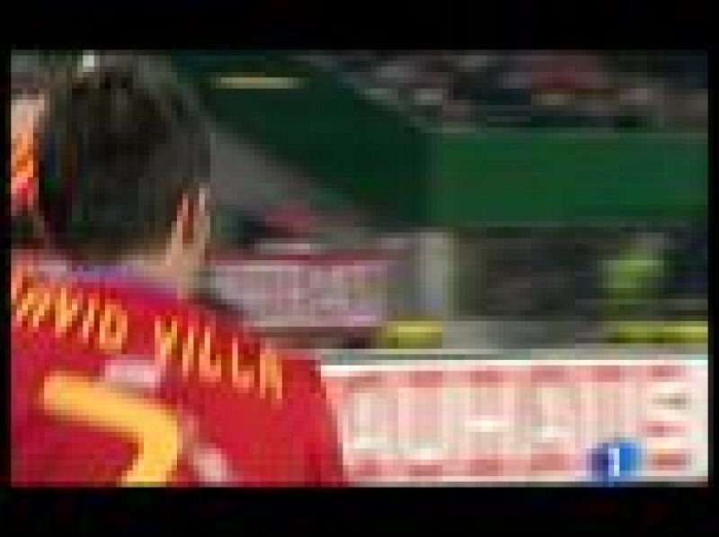 El delantero de la selección española David Villa está a nueve goles de Raúl con la 'Roja'. El asturiano firmó ante Austria su sexto doblete.
