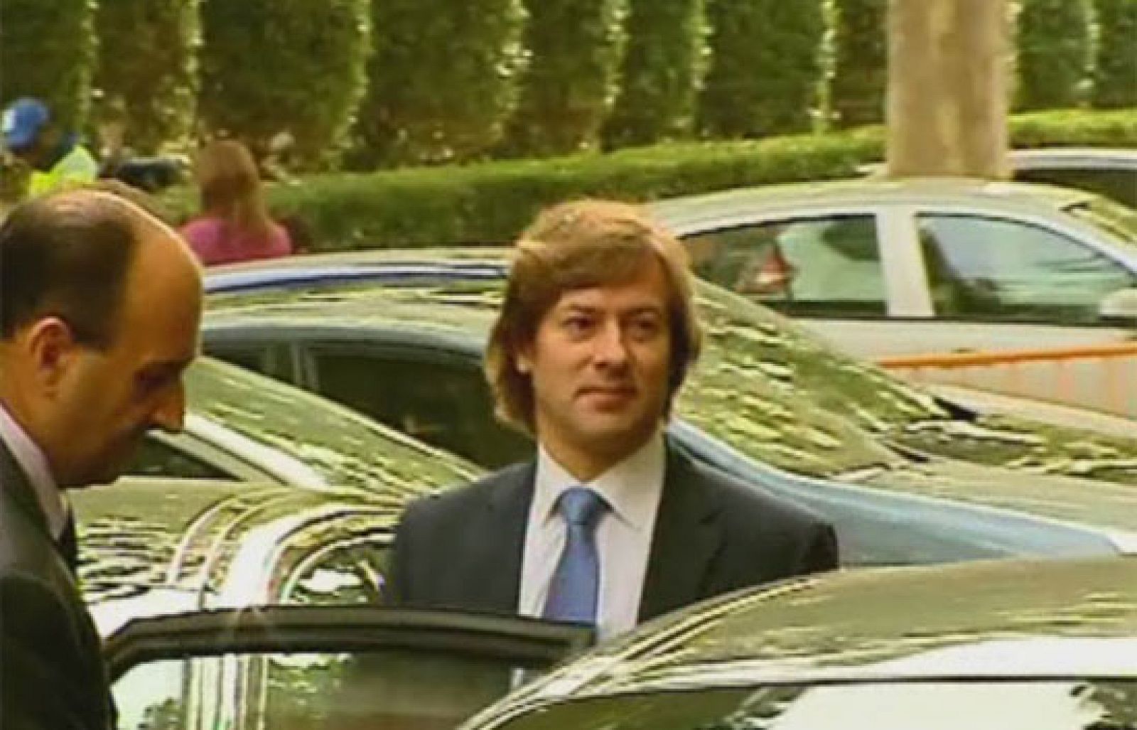 Esto incluye a los bufetes de abogados de Londres que supuestamente mediaron en el rescate y a los posibles comisionistas.