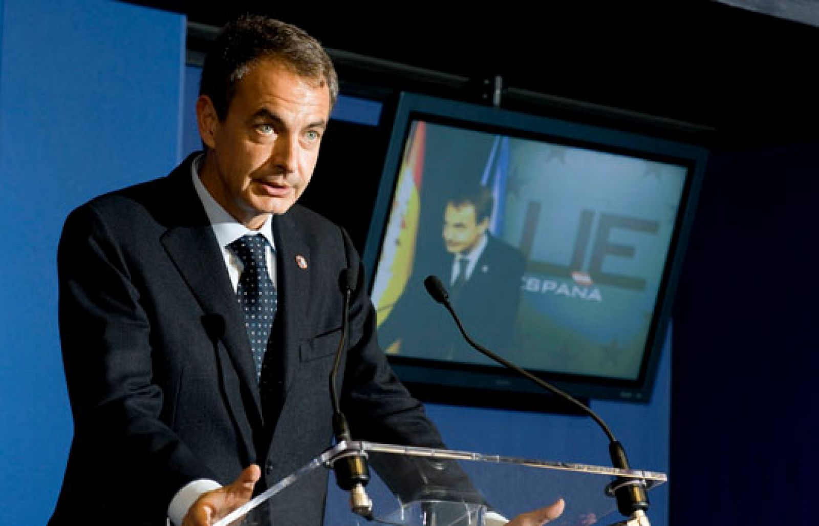 Zapatero habla en Bruselas sobre la gestión del Gobierno en el secuestro del Alakrana