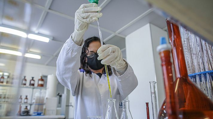 Telediario 2 - Los investigadores científicos encuentran en el extranjero la valoración, remuneración y medios de los que carece el sistema español