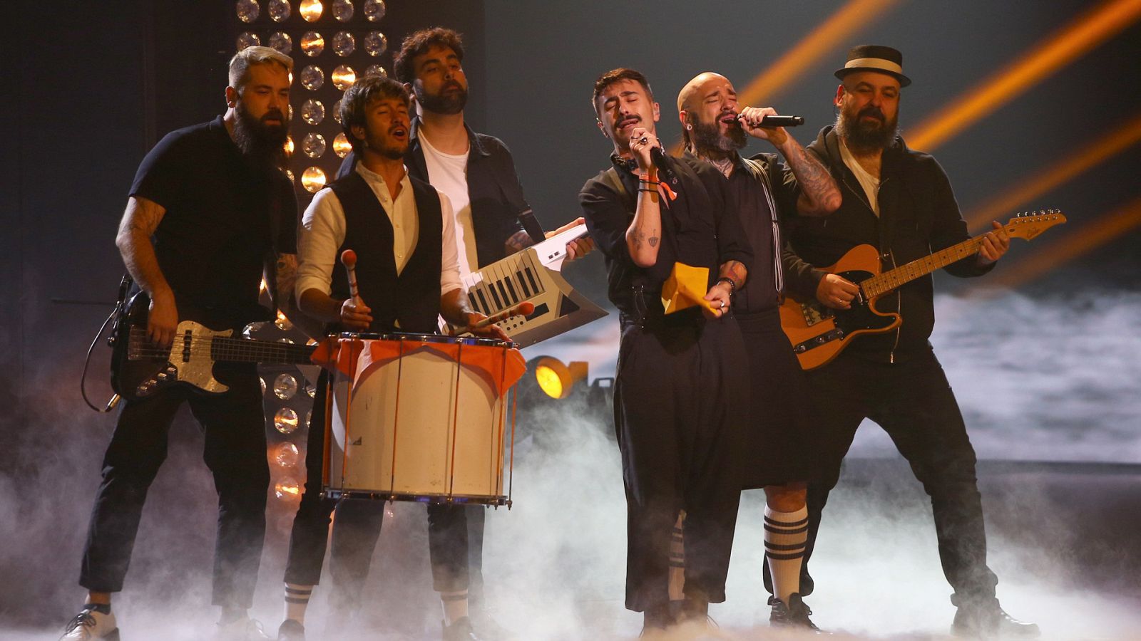 Benidorm Fest - Rayden canta "Calle de la llorería" en la segunda semifinal