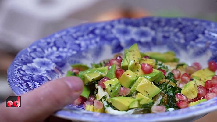 Desayuno ideal de Gipsy: huevos con aguacate, granada y lima