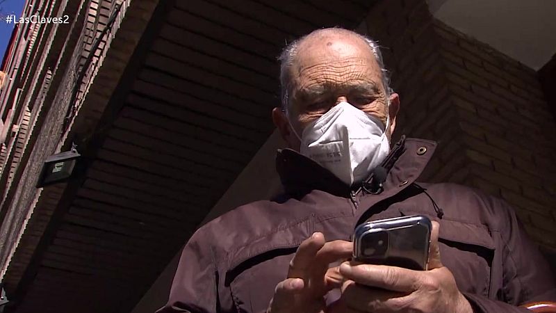 Carlos, el jubilado que inició la campaña 'Soy mayor, no idiota': "He pasado de tener atención directa a un cierre total"