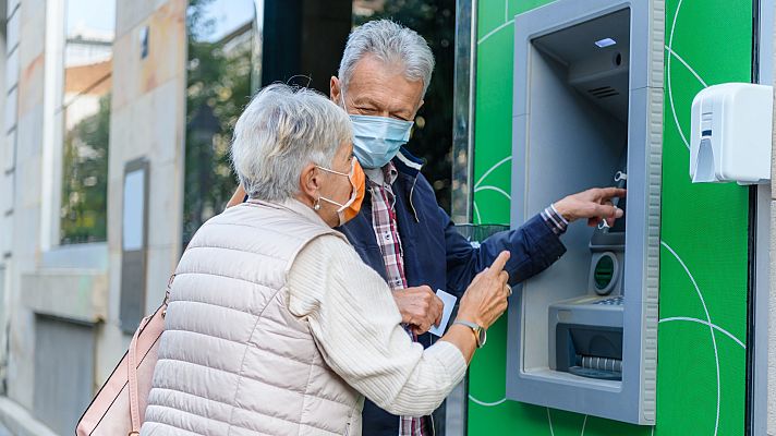 Las claves del siglo XXI - "La economía prima sobre los valores humanos", denuncia una empleada de banca