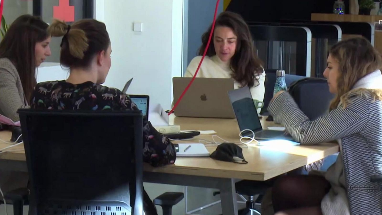 La menor tasa de emancipación juvenil de todo el siglo en España - Las claves del siglo XXI | Ver