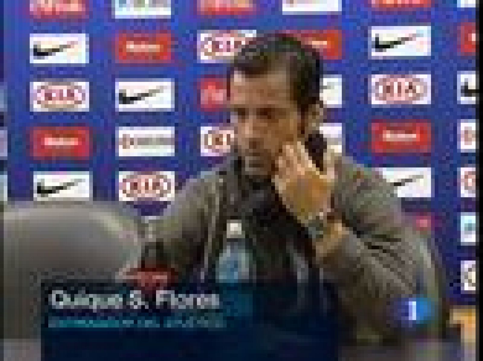 El Atlético se enfrenta al Deportivo de la Coruña con el alta de Quique, recuperado de la gripe A, pero con la más que probable baja de Forlán por cansancio. Por su parte, el Sevilla jugará ante el Tenerife.