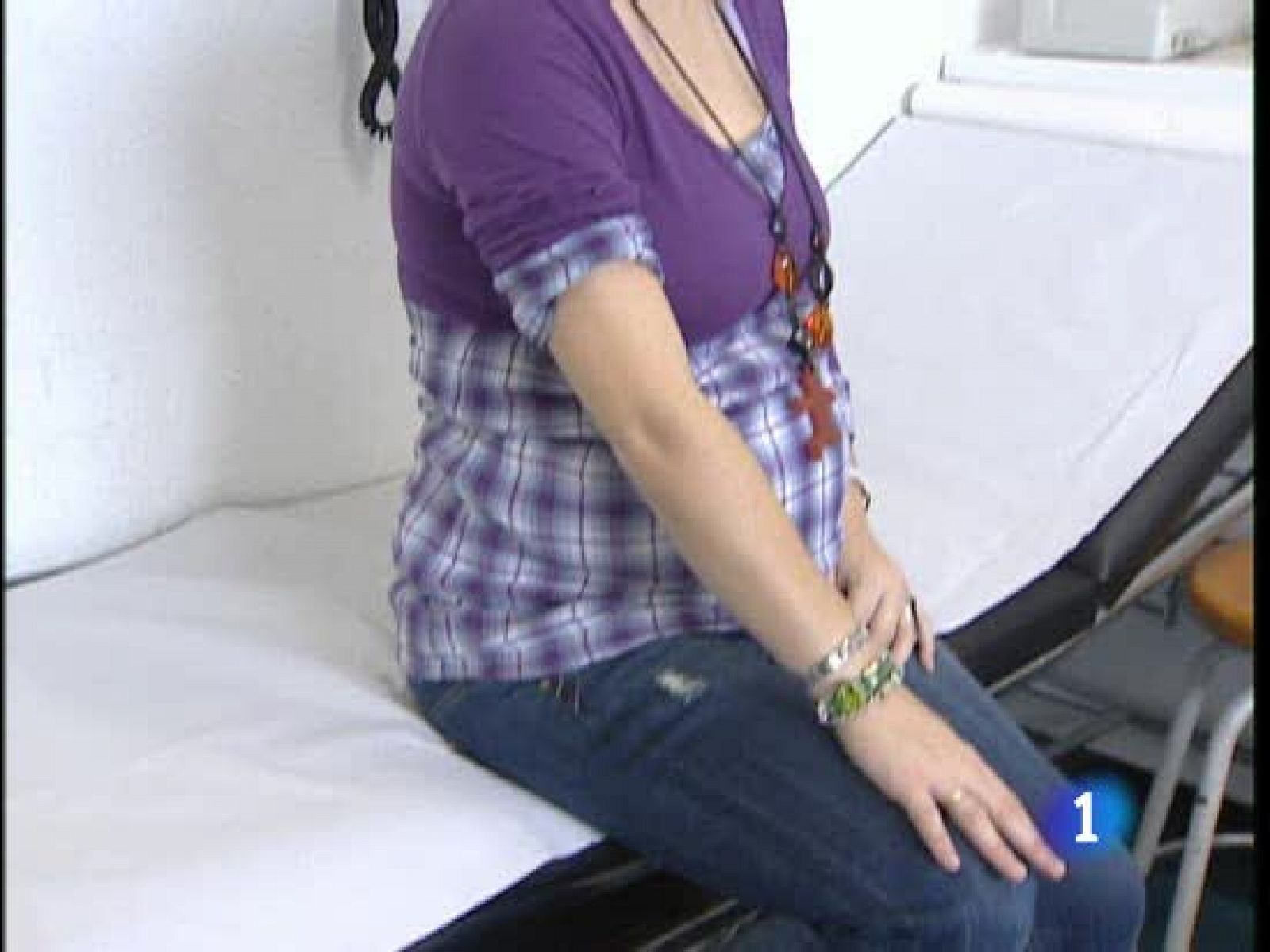 Las primeras embarazadas españolas se vacunan contra la gripe A | Ver