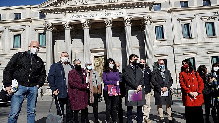 Víctimas de abusos en la iglesia se reúnen con Unidas Podemos en el Congreso