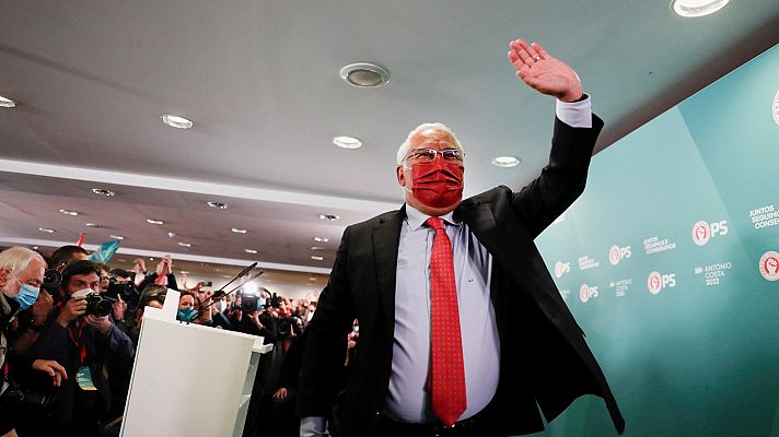 Telediario 1 - António Costa gana las elecciones de Portugal con mayoría absoluta y promete dialogar con otras fuerzas políticas
