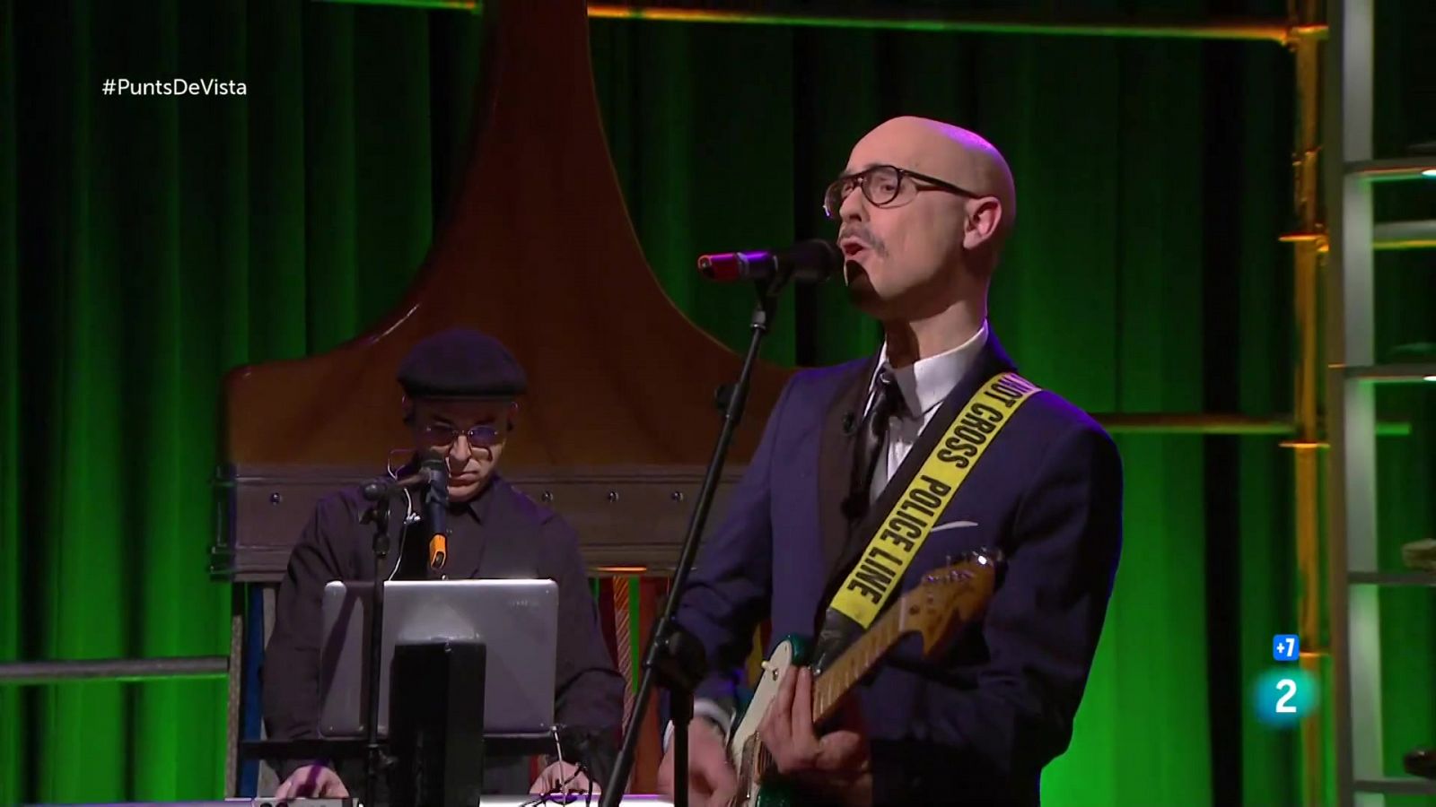 Punts de vista - Alf interpreta en directe 'Tú y yo, yo y tú' - Veure ara