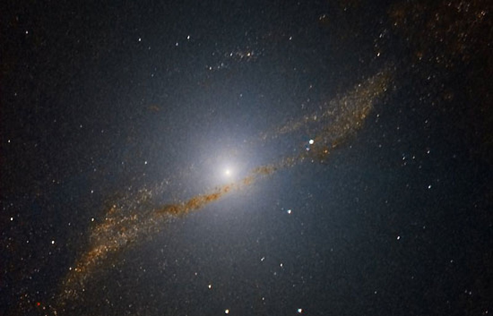 La 'última cena' de una galaxia caníbal