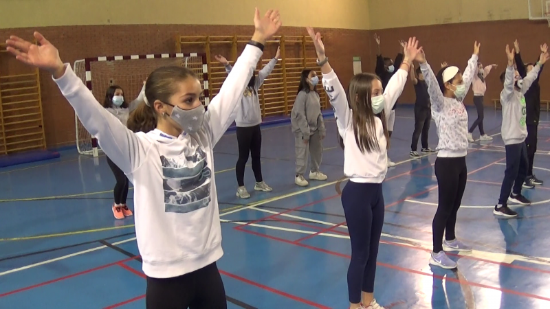 Así bailan los colegios por la amistad