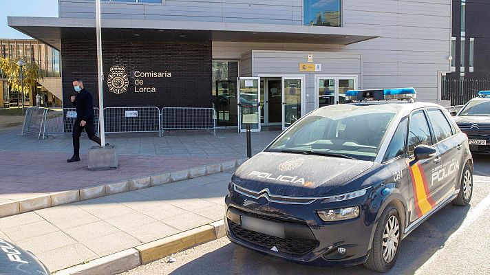 Telediario 2 - Se entrega uno de los ganaderos que asaltó por la fuerza el ayuntamiento de Lorca