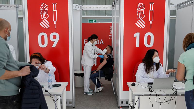 Los inmunólogos no recomiendan adelantar la dosis de refuerzo de la vacuna COVID | Ver