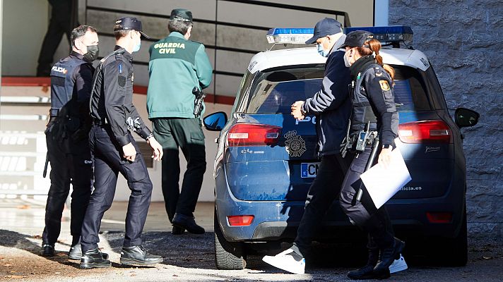 Telediario 1 - Comparece ante el juez el presunto autor de la muerte de una mujer y su bebé en Cantabria
